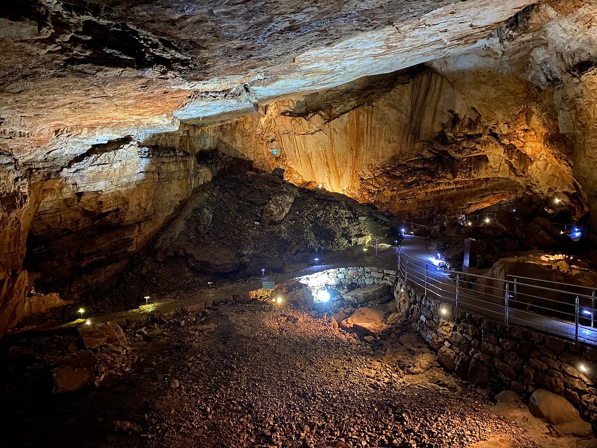Path in Vjetrenica Cave